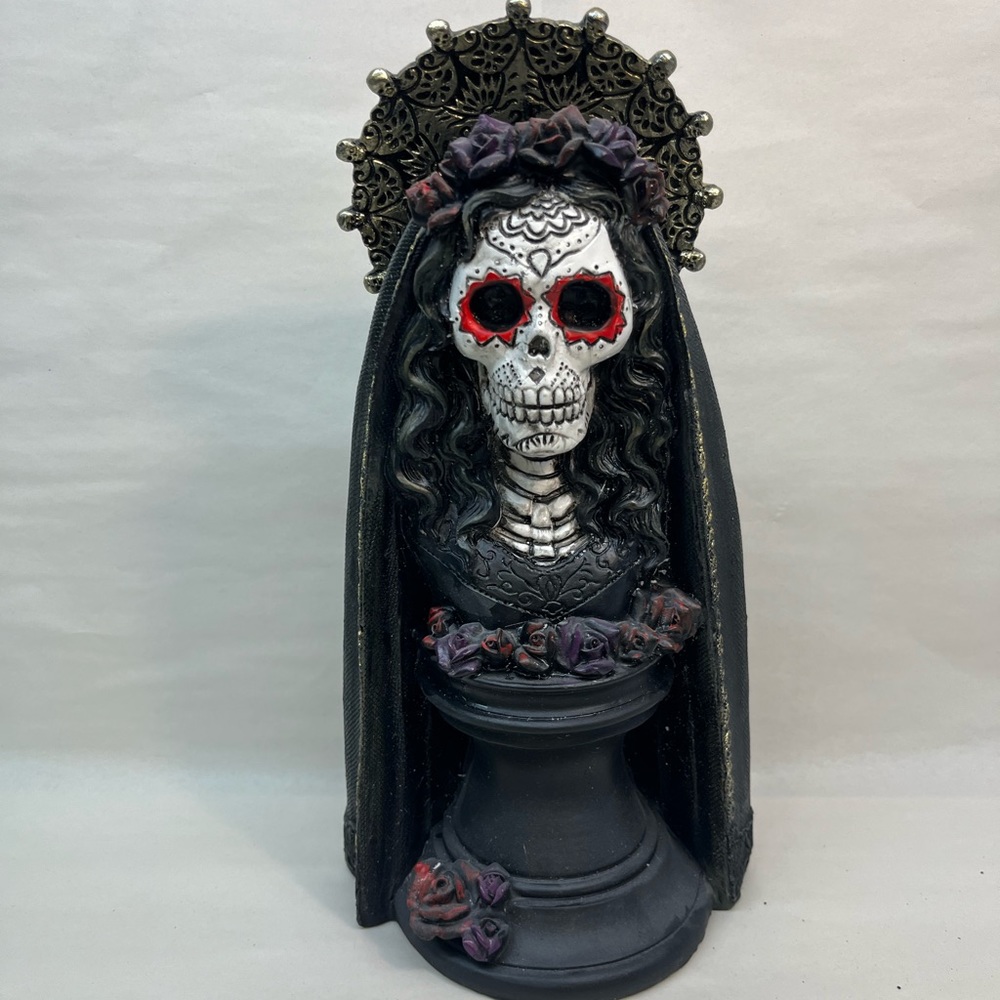 design toscano queen of the dead skeleton bust